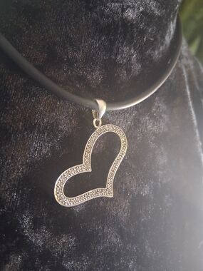 Heart Outline Pendant 925 Sterling Silver Necklace. 925 Clasp & Leath Cord.